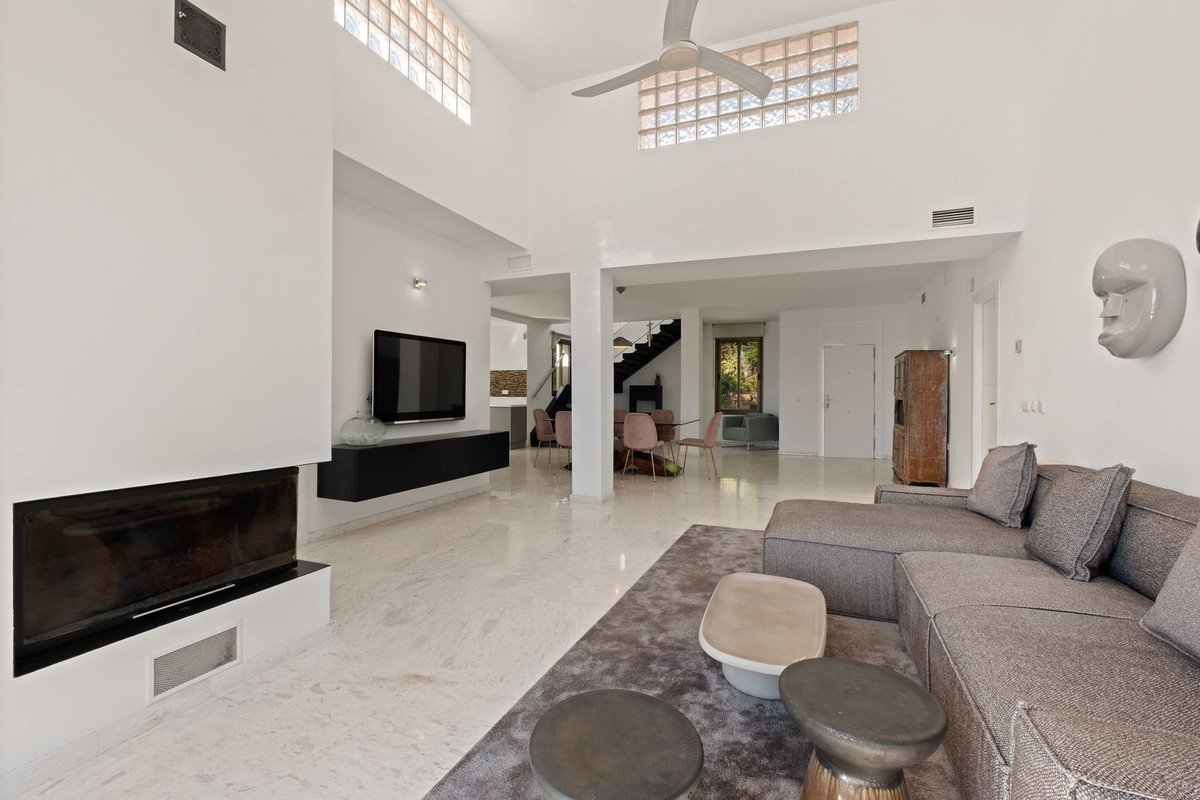 2 Bed Penthouse in La Mairena