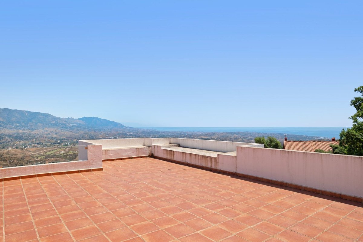 2 Bed Penthouse in La Mairena