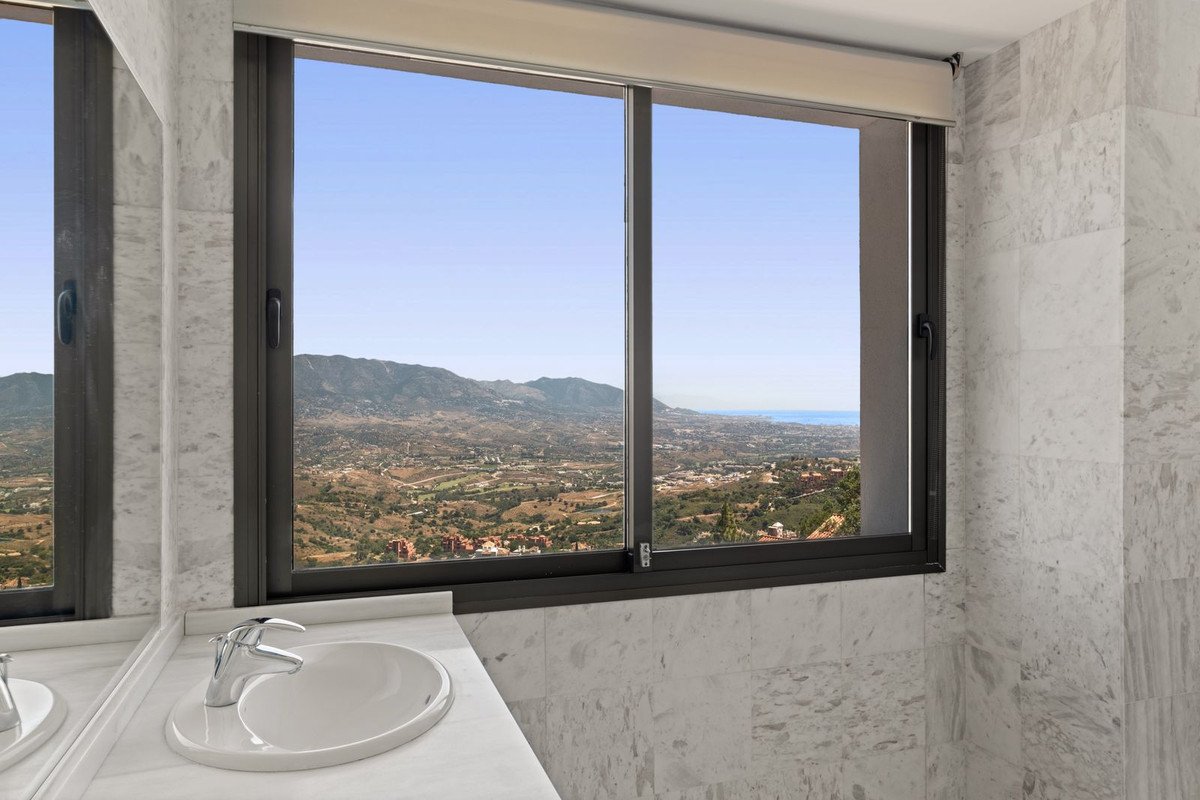 2 Bed Penthouse in La Mairena