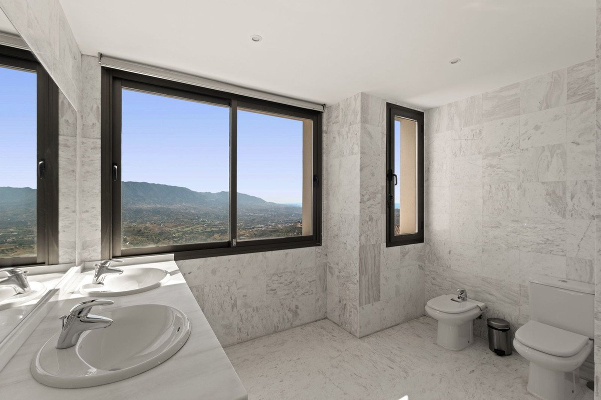 2 Bed Penthouse in La Mairena