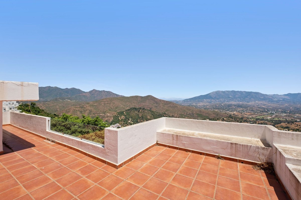 2 Bed Penthouse in La Mairena