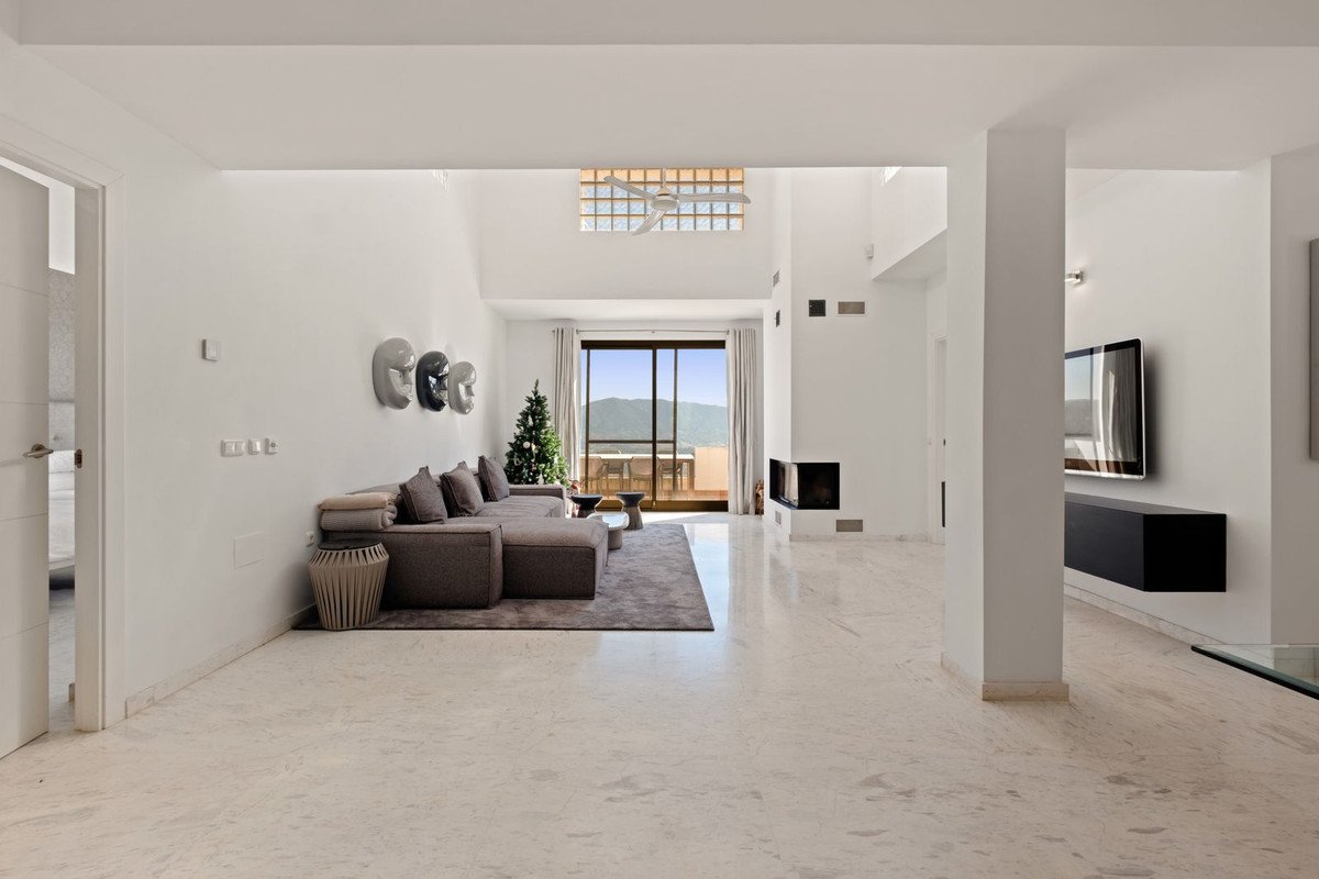 2 Bed Penthouse in La Mairena