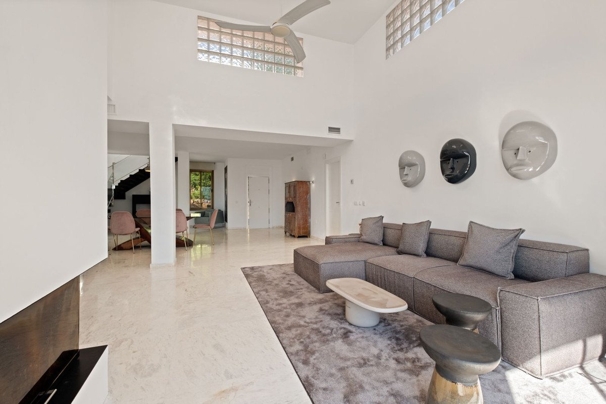 2 Bed Penthouse in La Mairena