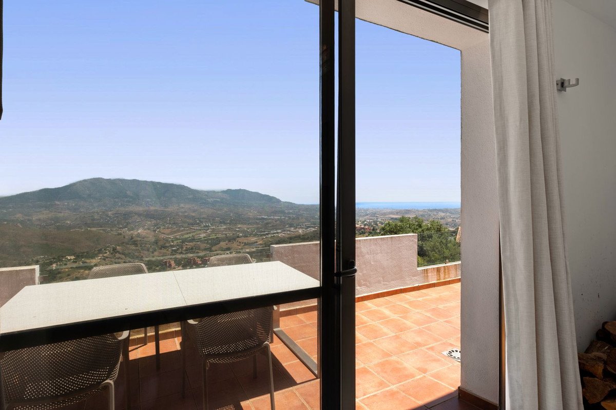 2 Bed Penthouse in La Mairena