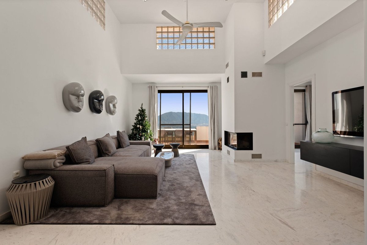 2 Bed Penthouse in La Mairena