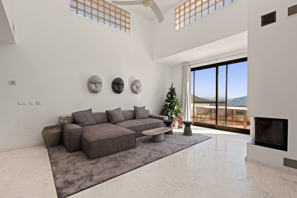 2 Bed Penthouse in La Mairena