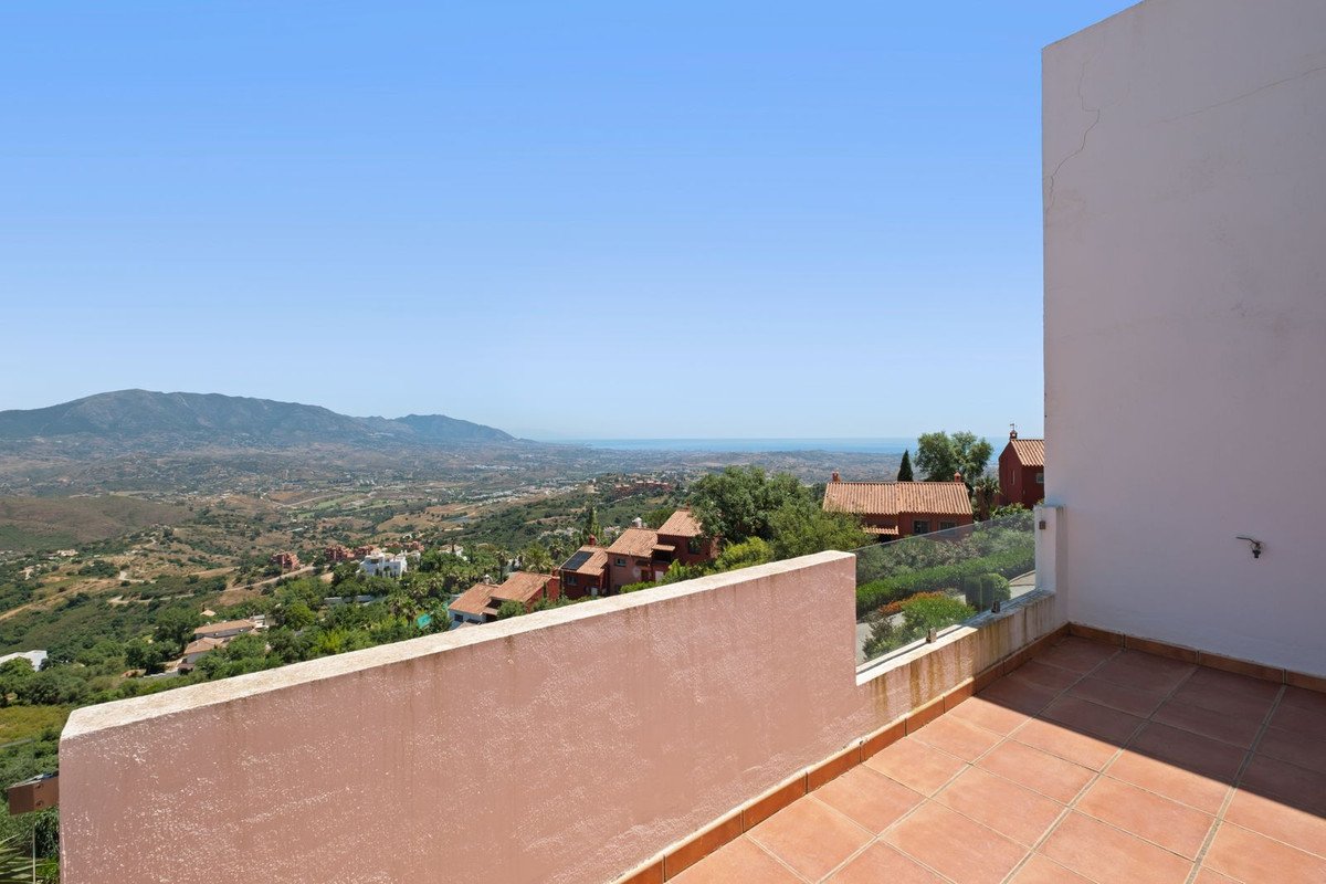 2 Bed Penthouse in La Mairena