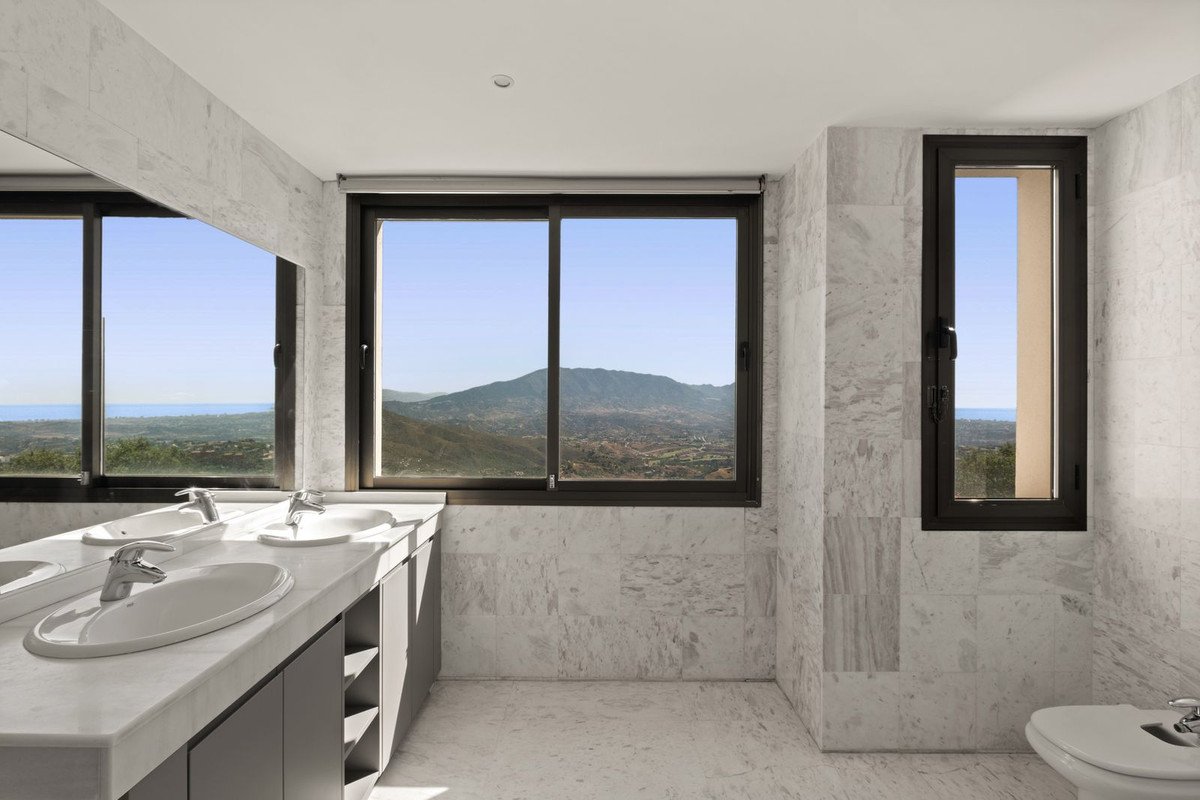 2 Bed Penthouse in La Mairena