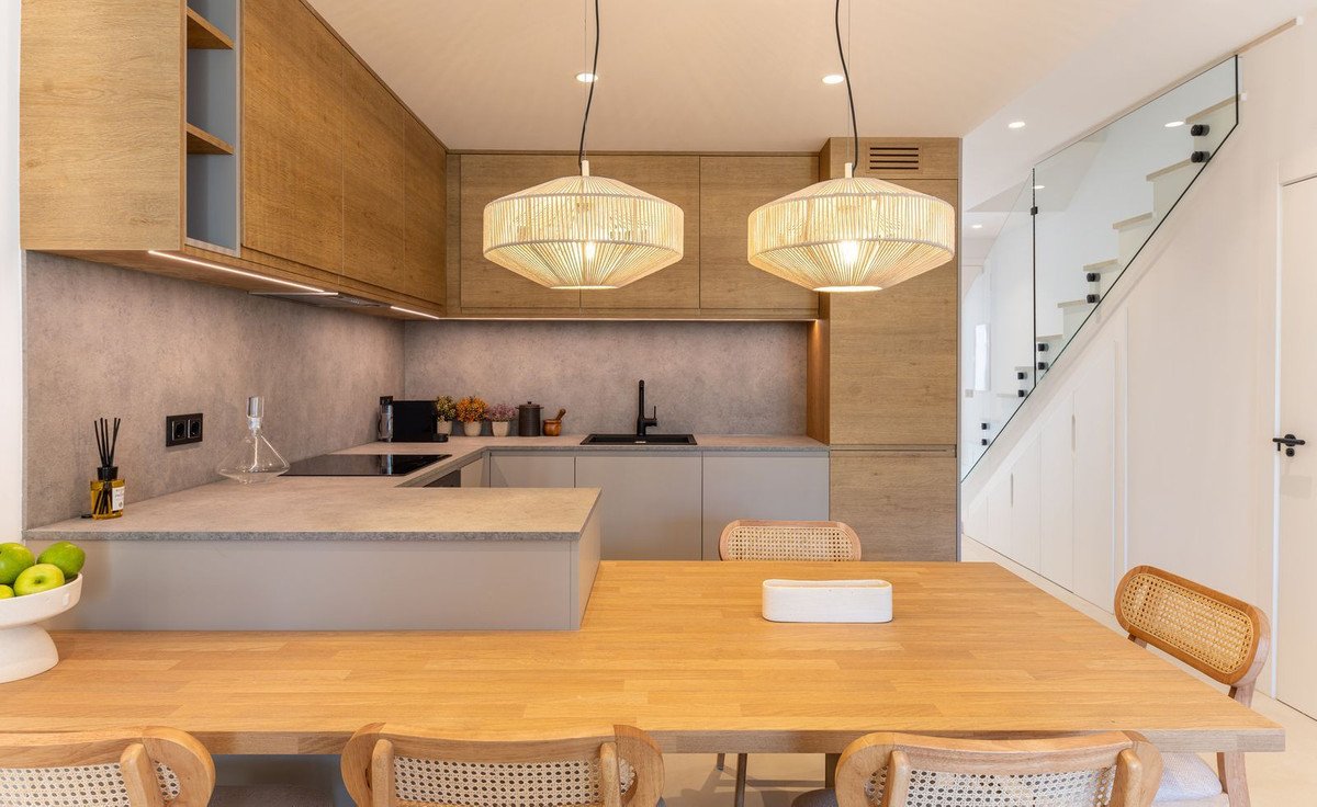 4 Bed Duplex in Aloha