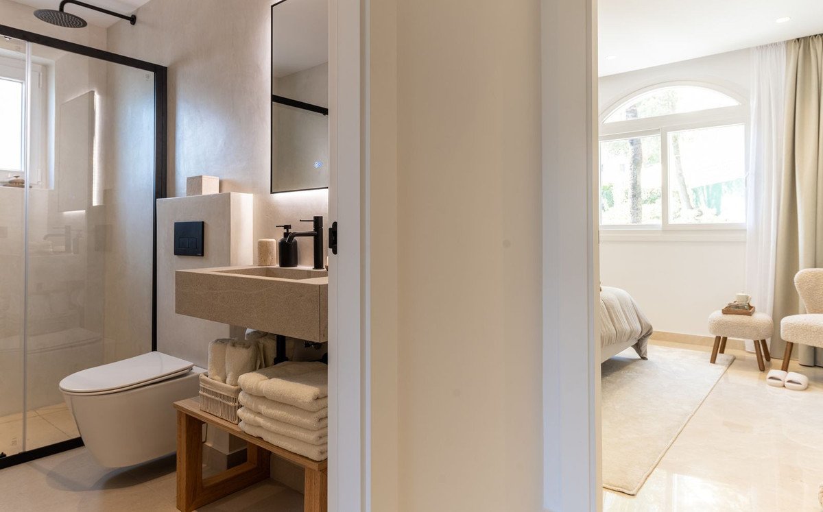 4 Bed Duplex in Aloha