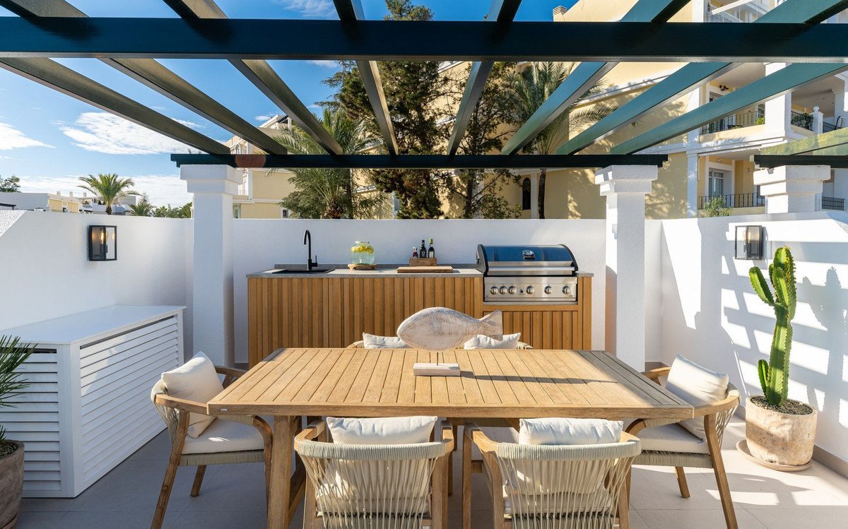 4 Bed Duplex in Aloha