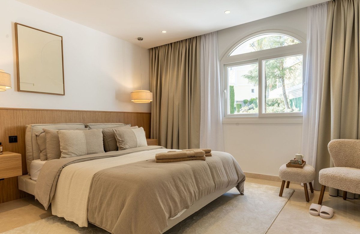4 Bed Duplex in Aloha