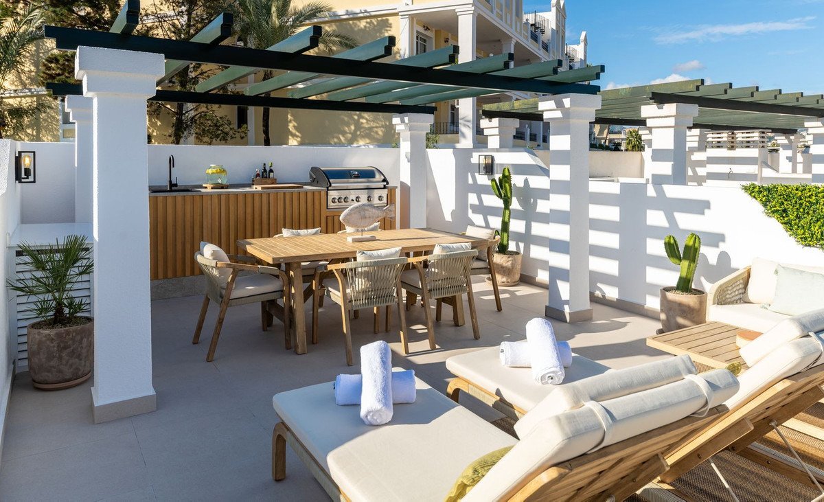 4 Bed Duplex in Aloha