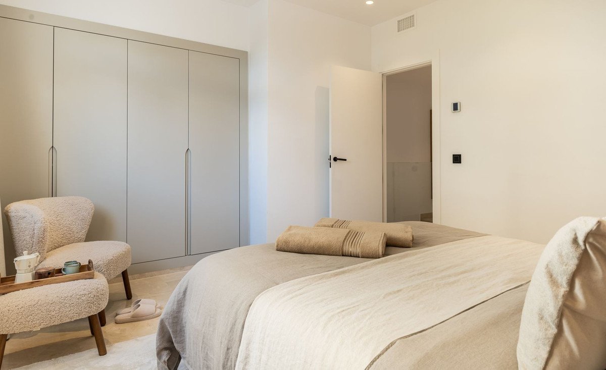 4 Bed Duplex in Aloha