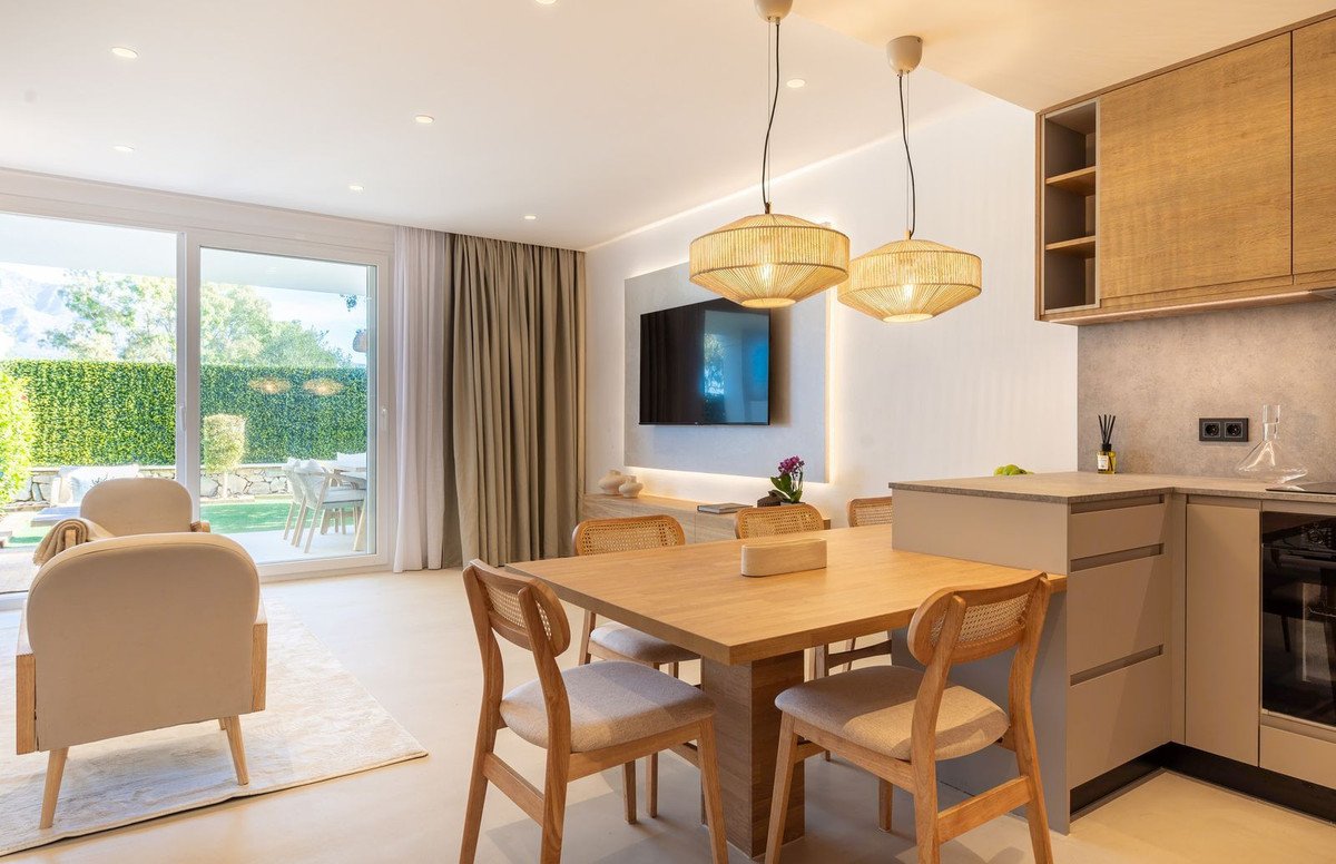 4 Bed Duplex in Aloha