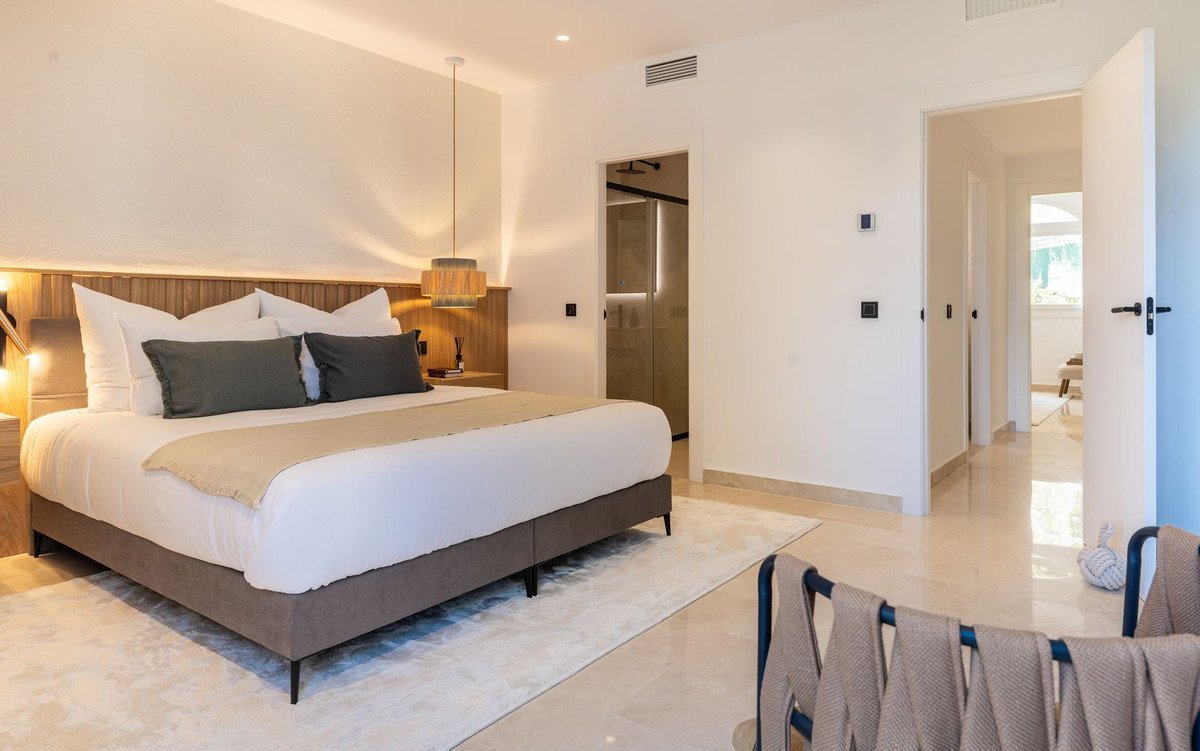 4 Bed Duplex in Aloha