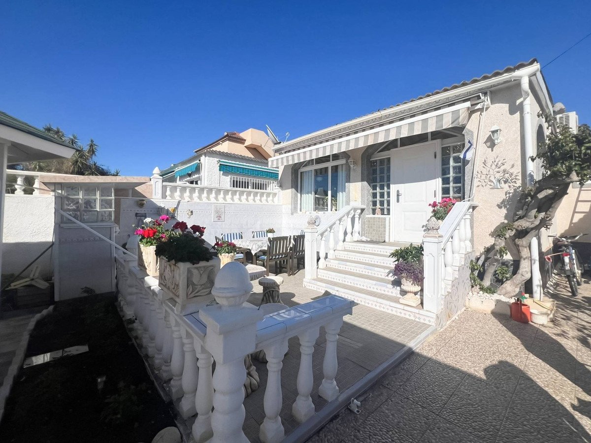 3 Bed Detached Villa in La Siesta