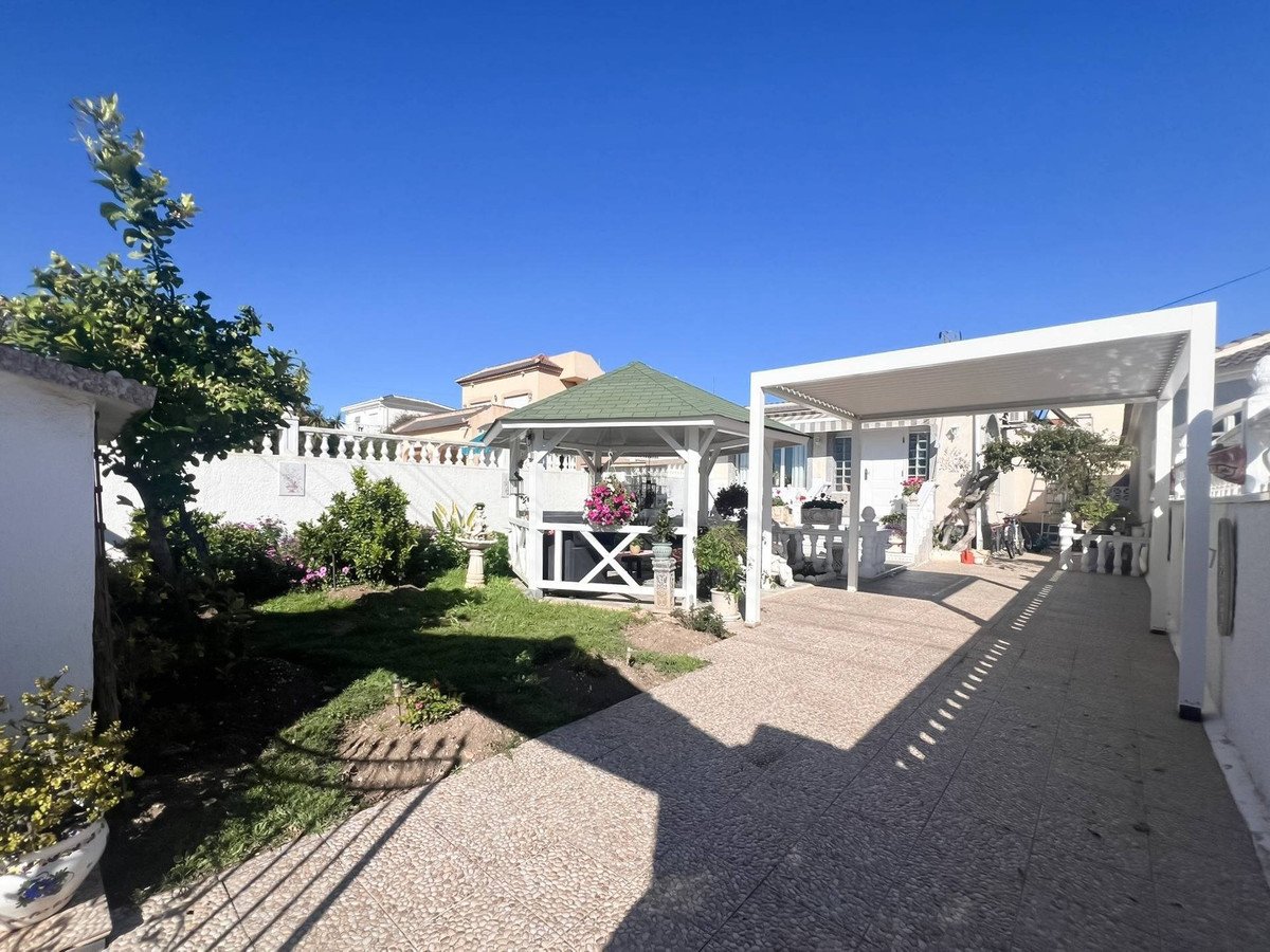 3 Bed Detached Villa in La Siesta