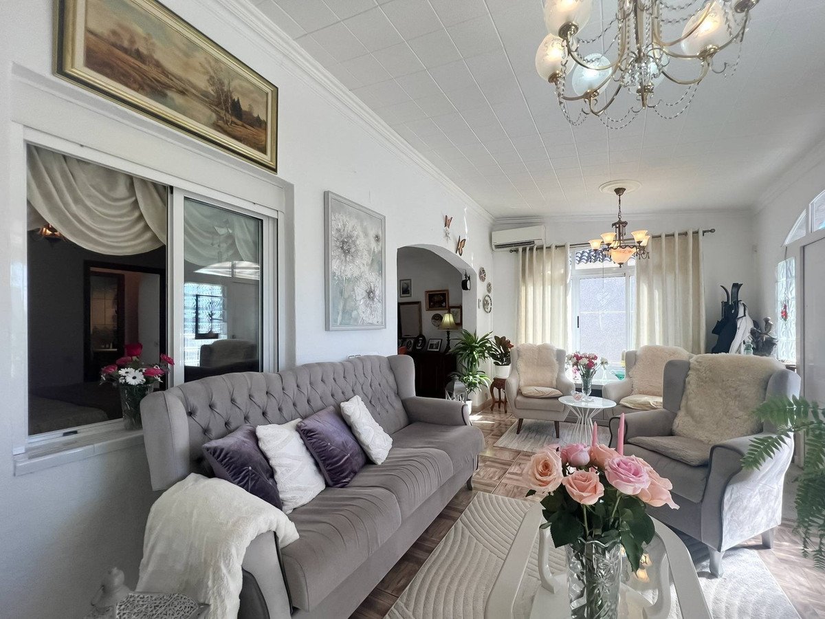 3 Bed Detached Villa in La Siesta