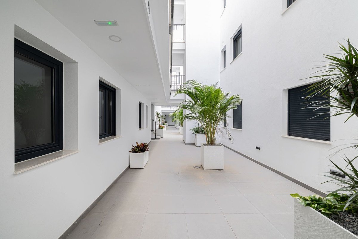 2 Bed Ground Floor Apartment in Las Lagunas