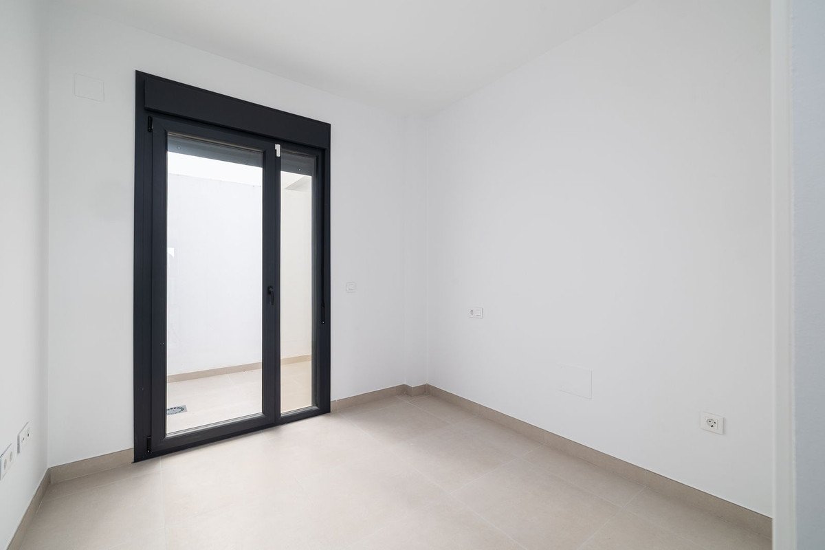 2 Bed Ground Floor Apartment in Las Lagunas