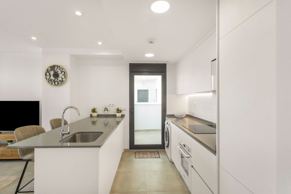 2 Bed Middle Floor Apartment in Los Alcazares