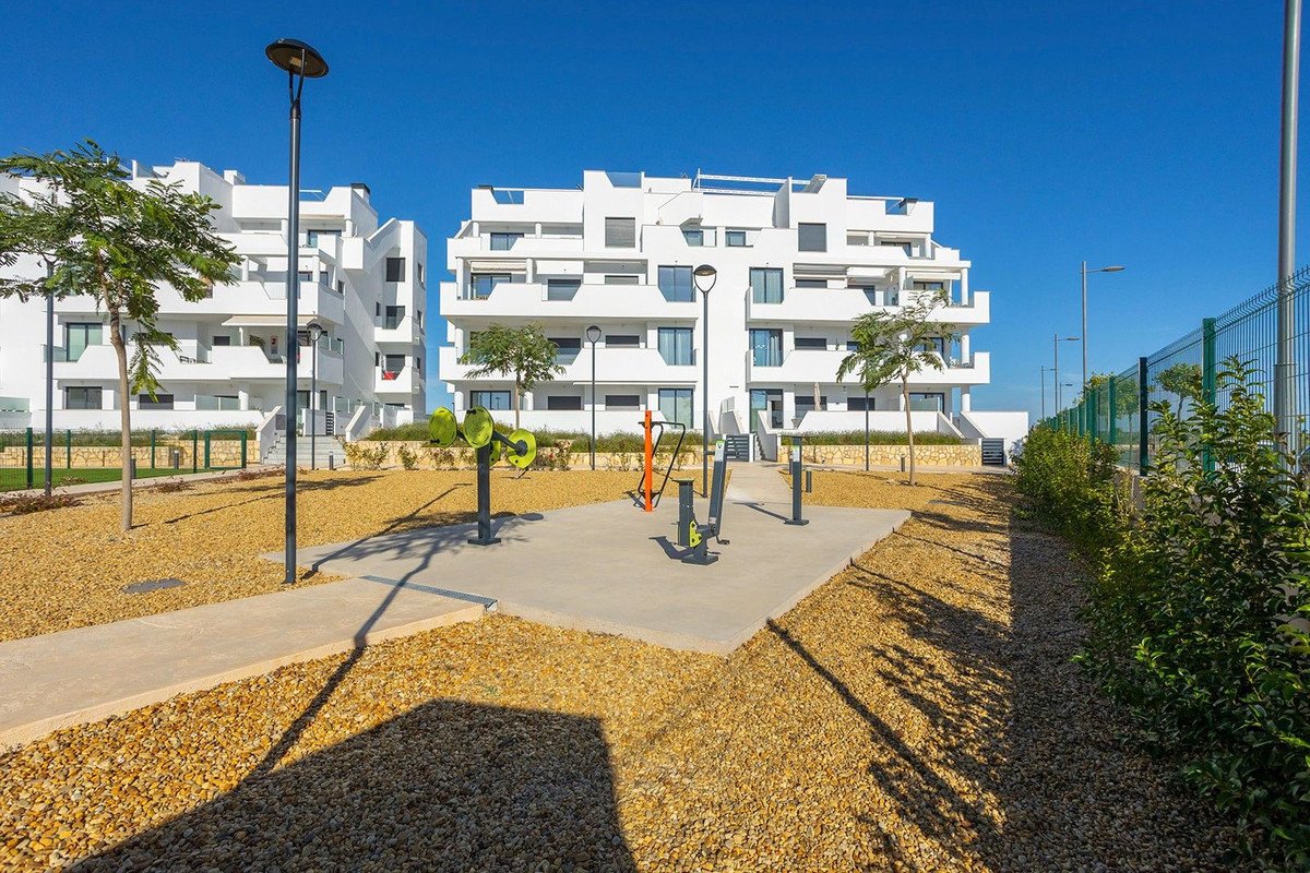 2 Bed Middle Floor Apartment in Los Alcazares