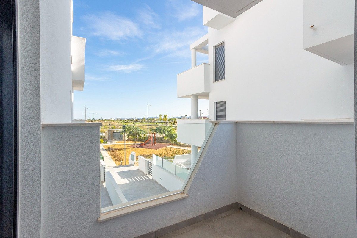 2 Bed Middle Floor Apartment in Los Alcazares