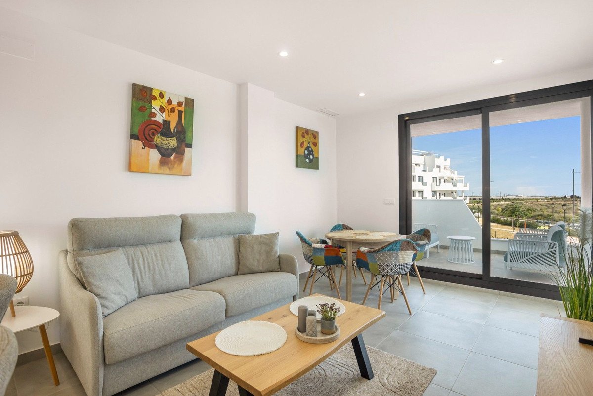 2 Bed Middle Floor Apartment in Los Alcazares