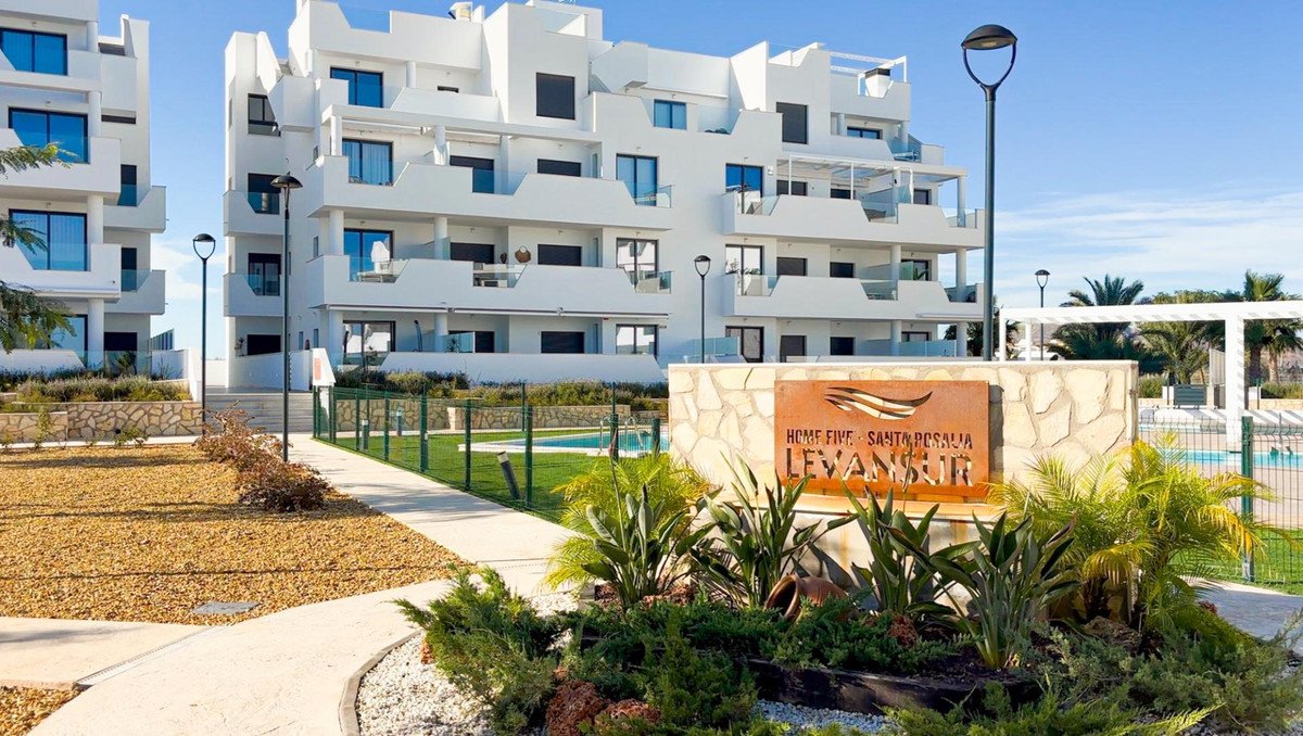 2 Bed Middle Floor Apartment in Los Alcazares