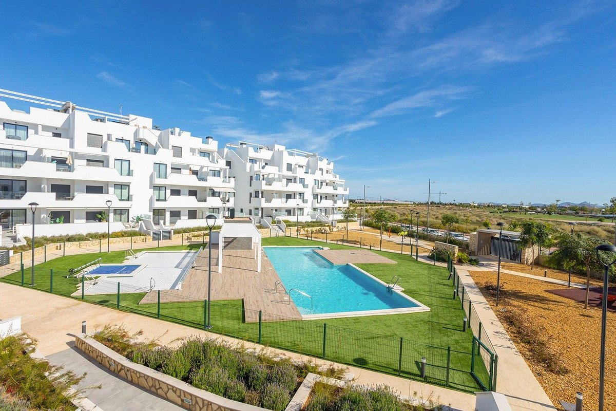2 Bed Middle Floor Apartment in Los Alcazares