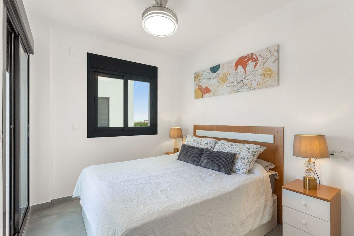 2 Bed Middle Floor Apartment in Los Alcazares