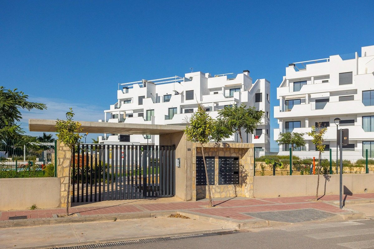 2 Bed Middle Floor Apartment in Los Alcazares