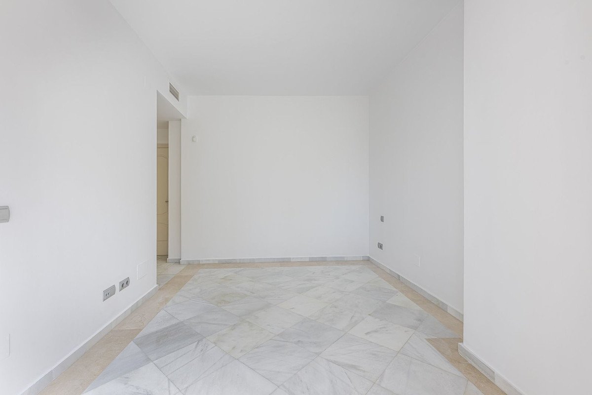 2 Bed Middle Floor Apartment in Aloha