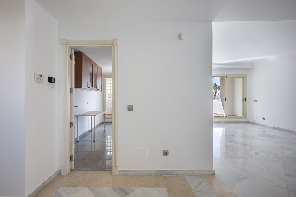 2 Bed Middle Floor Apartment in Aloha