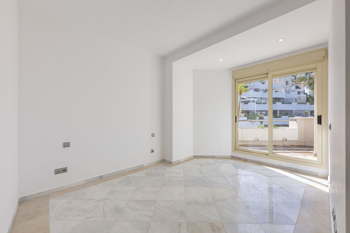 2 Bed Middle Floor Apartment in Aloha