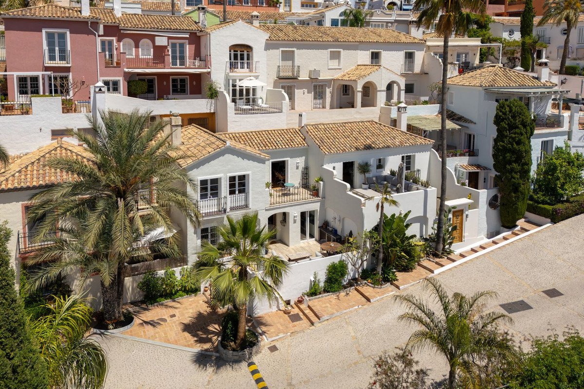 4 Bed Townhouse in La Heredia