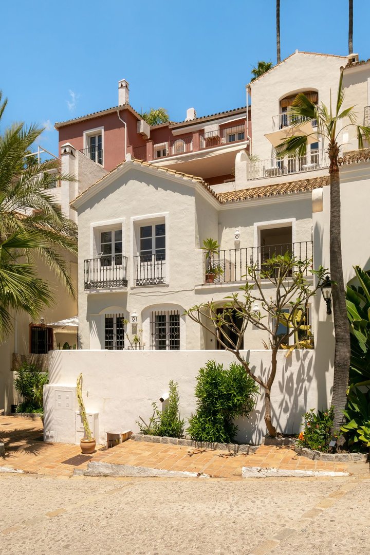 4 Bed Townhouse in La Heredia
