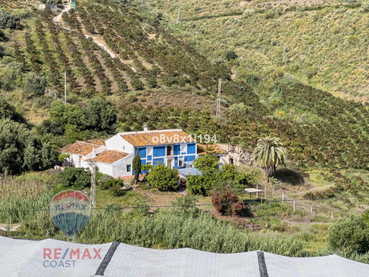8 Bed Finca - Cortijo in Cajiz