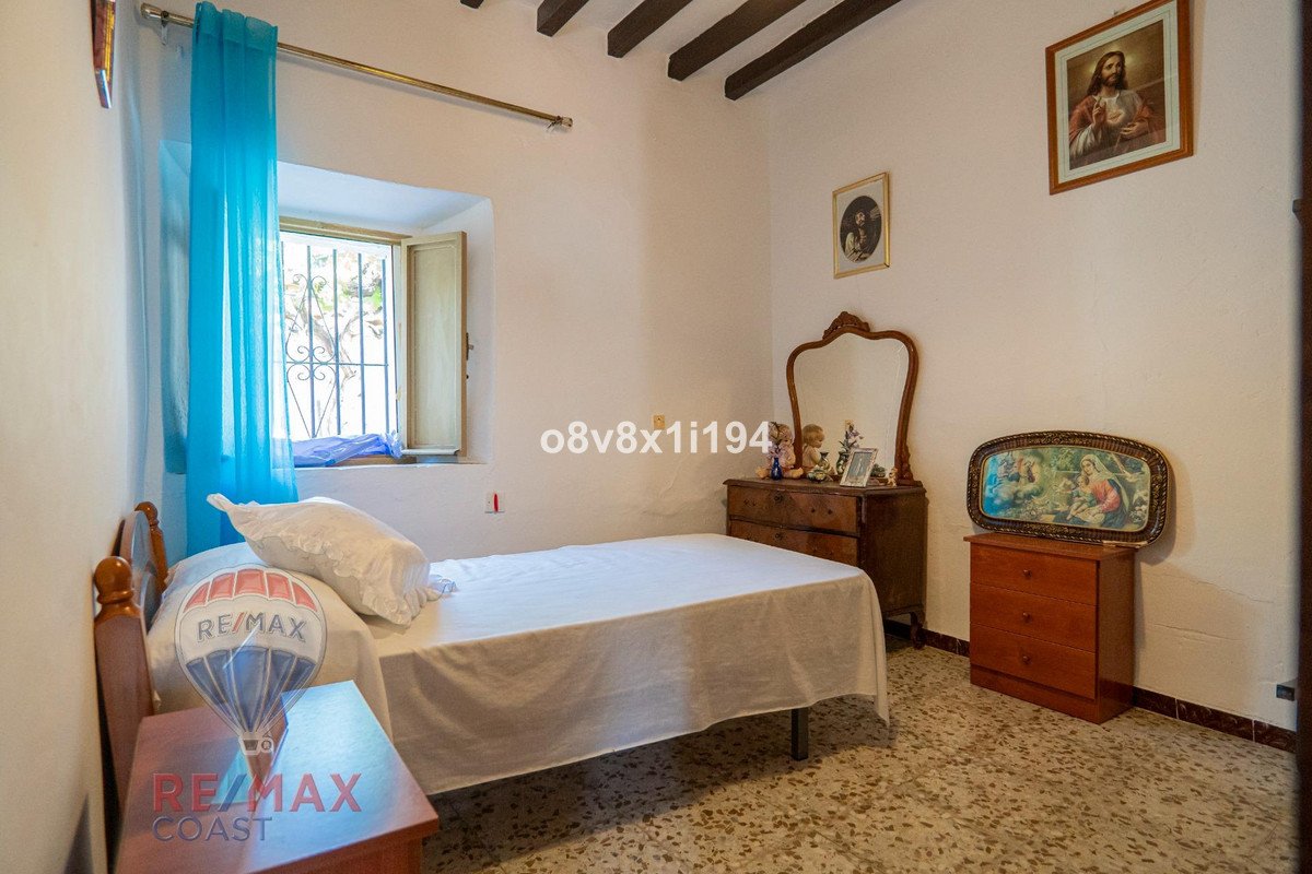 8 Bed Finca - Cortijo in Cajiz