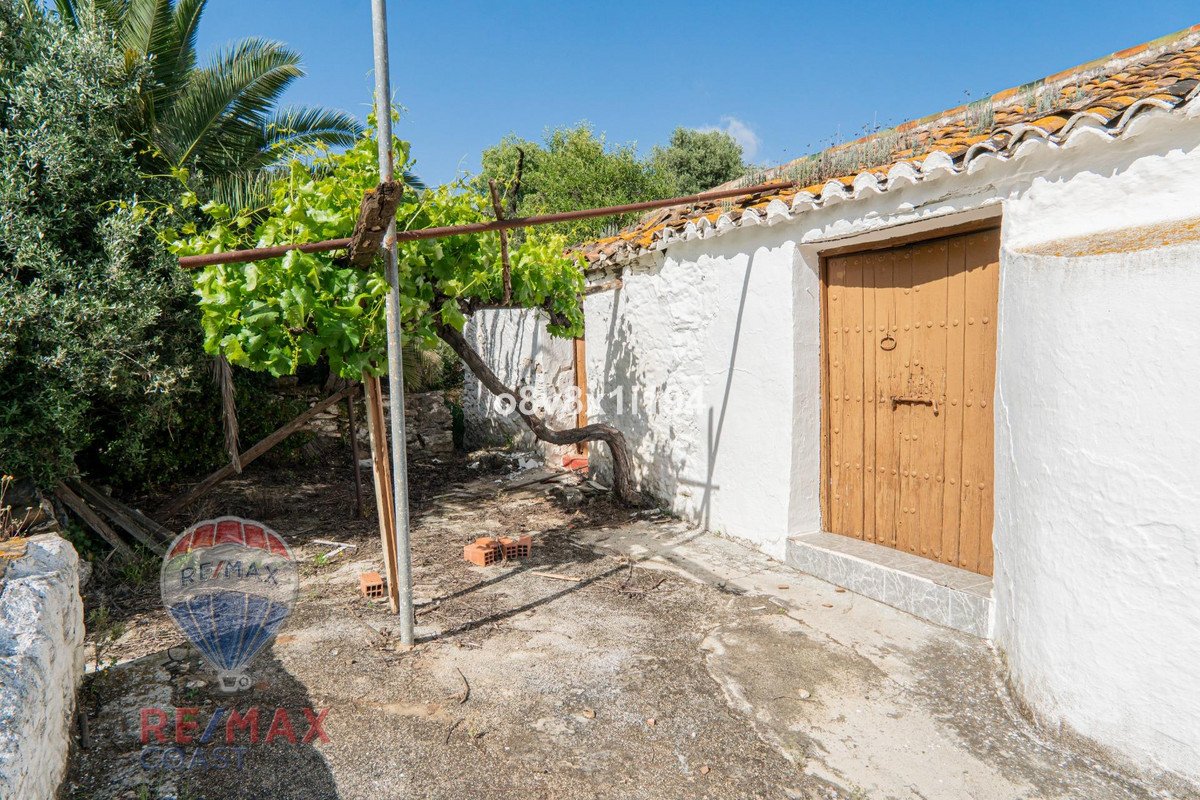 8 Bed Finca - Cortijo in Cajiz