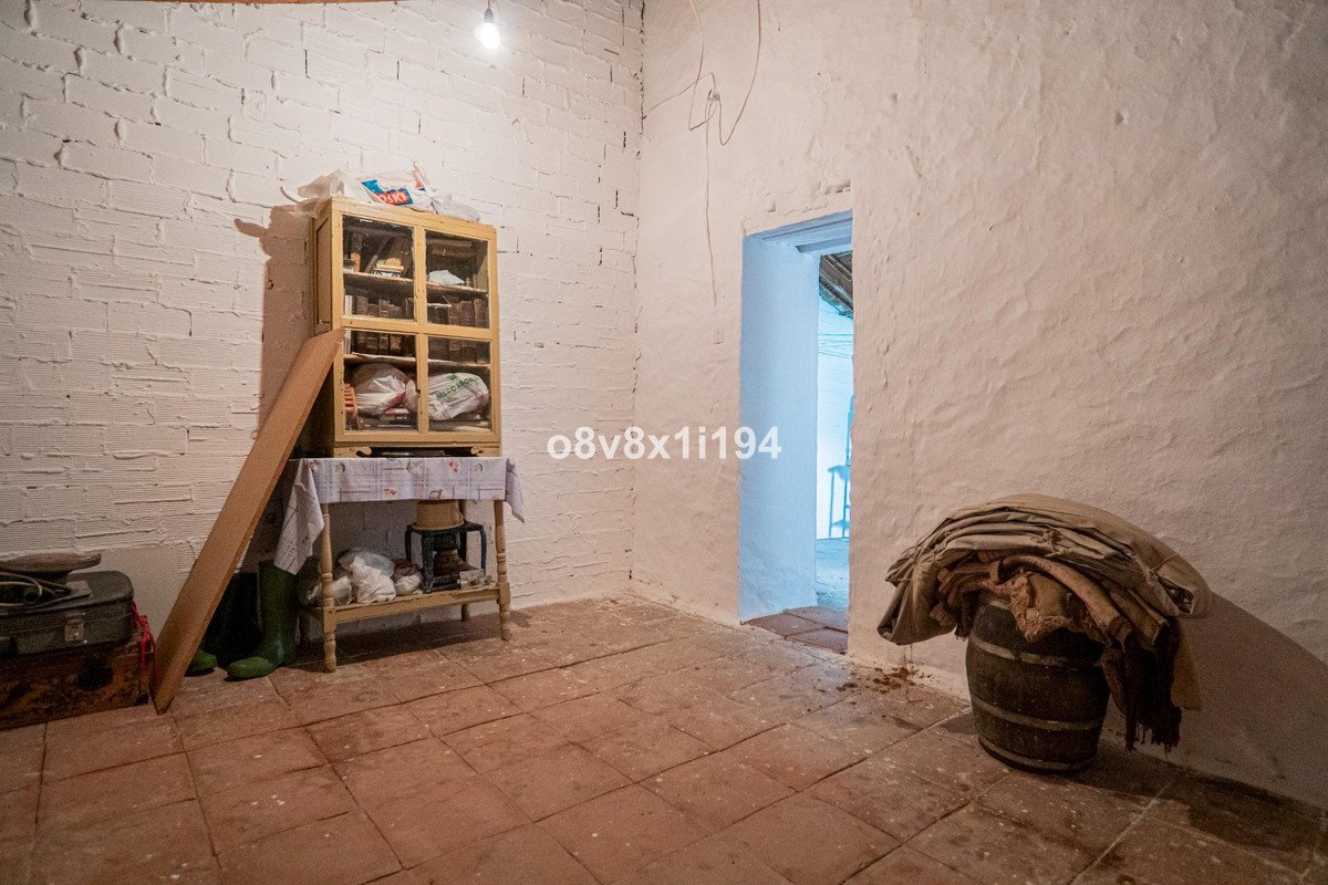 8 Bed Finca - Cortijo in Cajiz