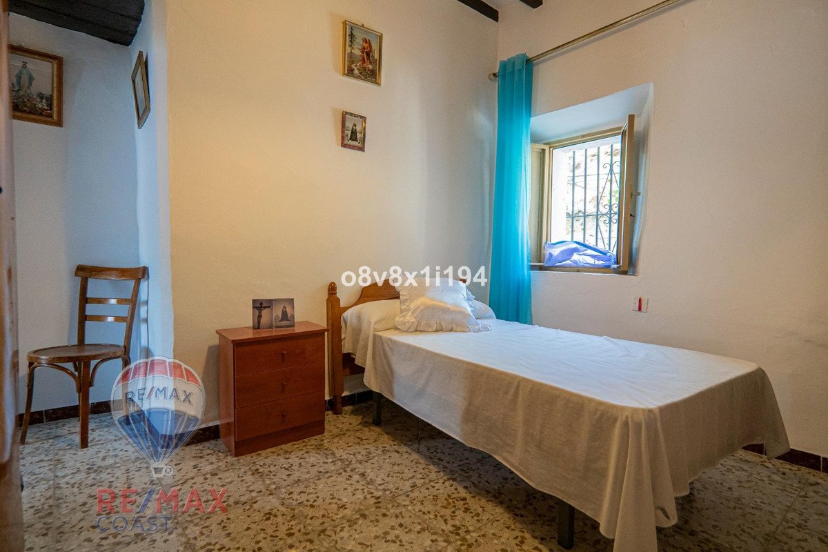 8 Bed Finca - Cortijo in Cajiz