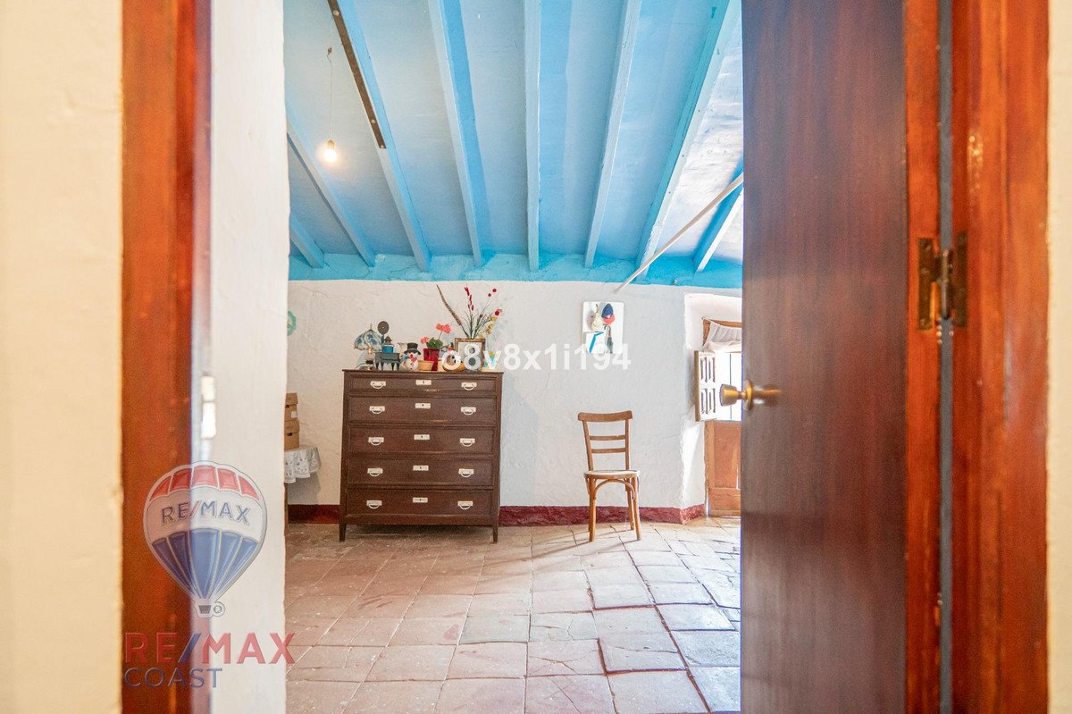 8 Bed Finca - Cortijo in Cajiz