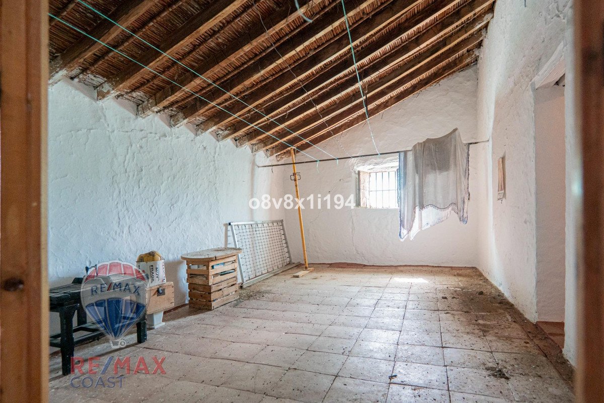 8 Bed Finca - Cortijo in Cajiz