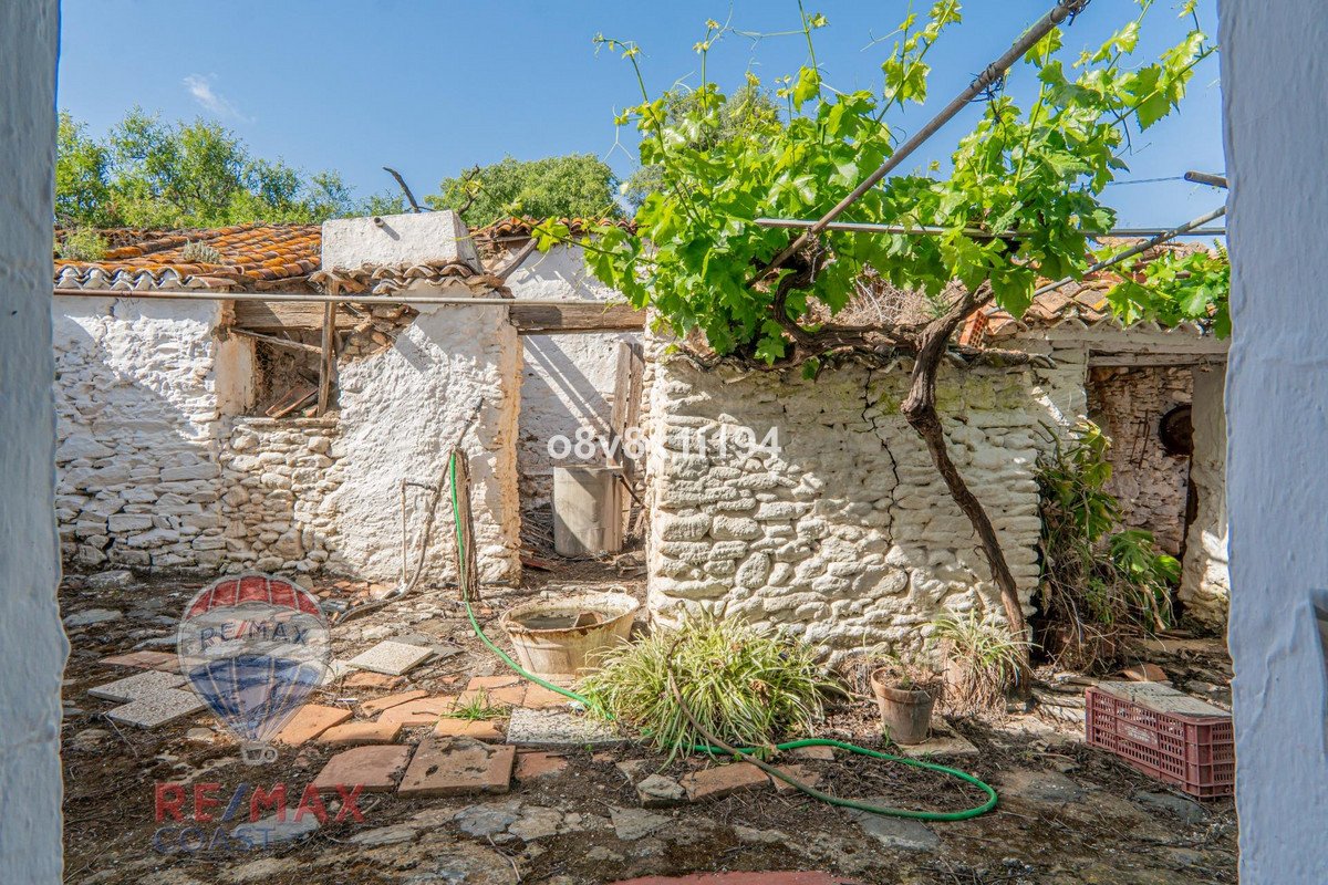 8 Bed Finca - Cortijo in Cajiz