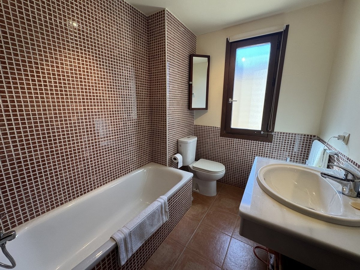2 Bed Ground Floor Apartment in Valle del Este Golf
