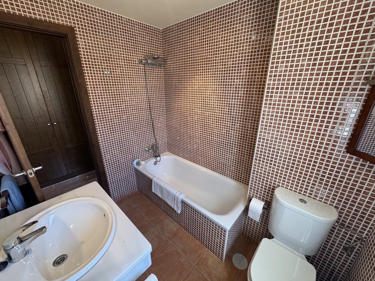 2 Bed Ground Floor Apartment in Valle del Este Golf