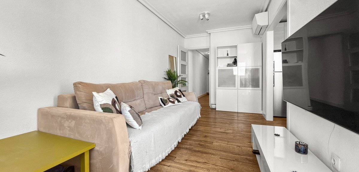 2 Bed Middle Floor Apartment in Torrevieja