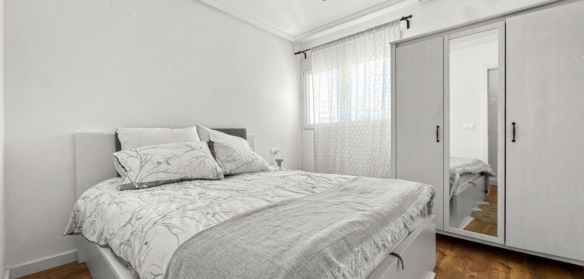 2 Bed Middle Floor Apartment in Torrevieja